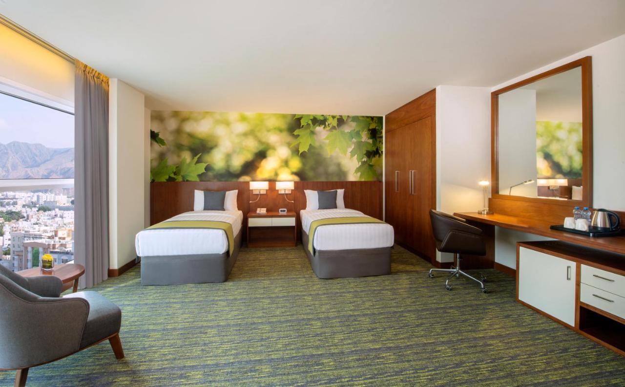 Wyndham Garden Muscat Al Khuwair Mascate Exterior foto