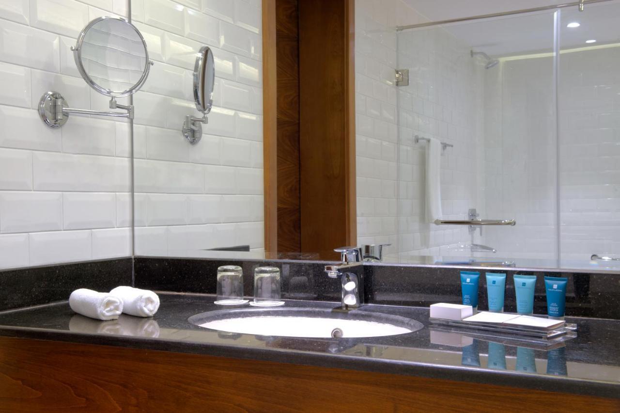 Wyndham Garden Muscat Al Khuwair Mascate Exterior foto